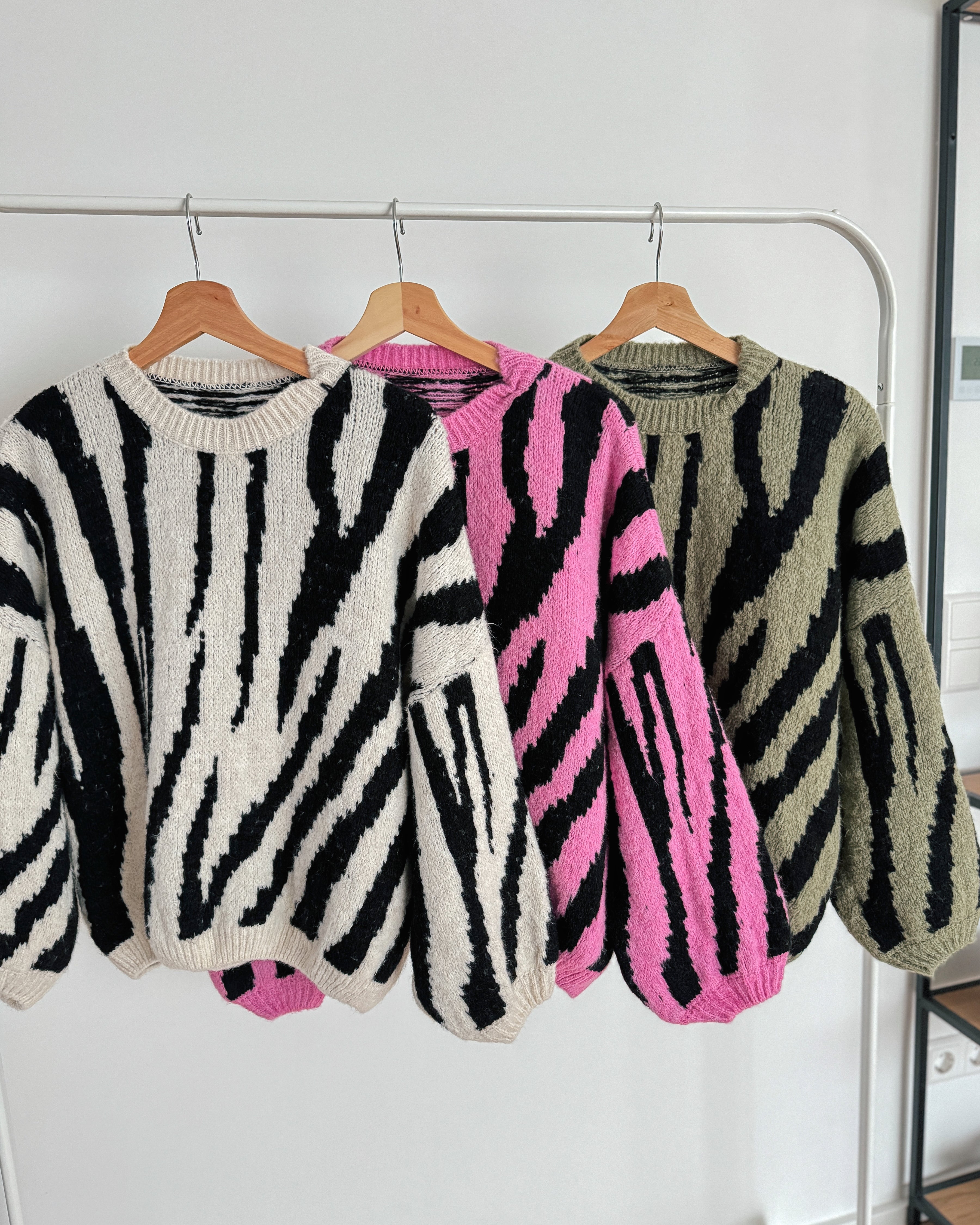 Zebra Pullover