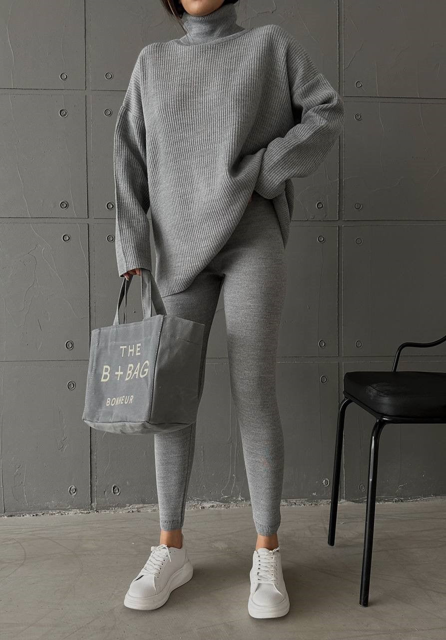 Zweiteiler mit Rollkragenpullover